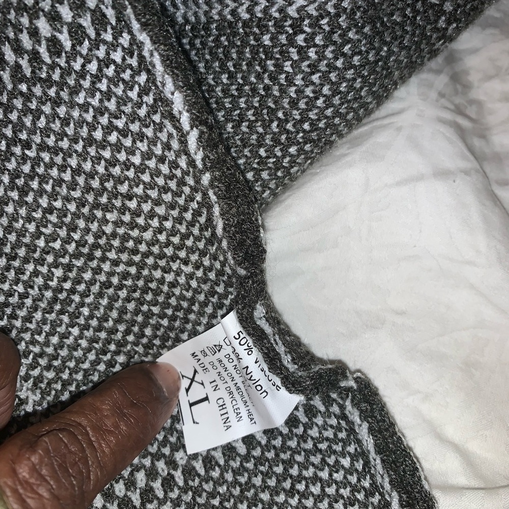 Sweater - Picture 4 of 5